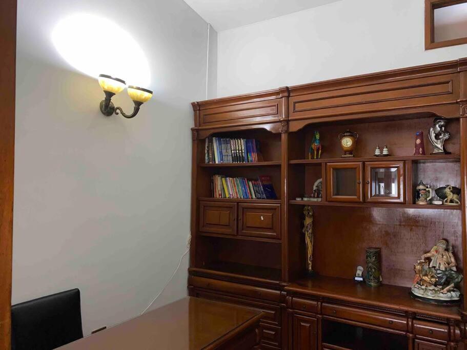 Lujosa casa, excelente sector, amplia con piscina