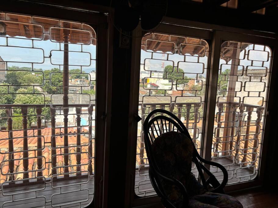 Lujosa casa, excelente sector, amplia con piscina