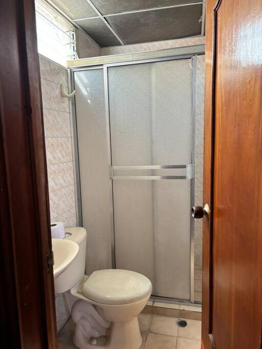 Lujosa casa, excelente sector, amplia con piscina