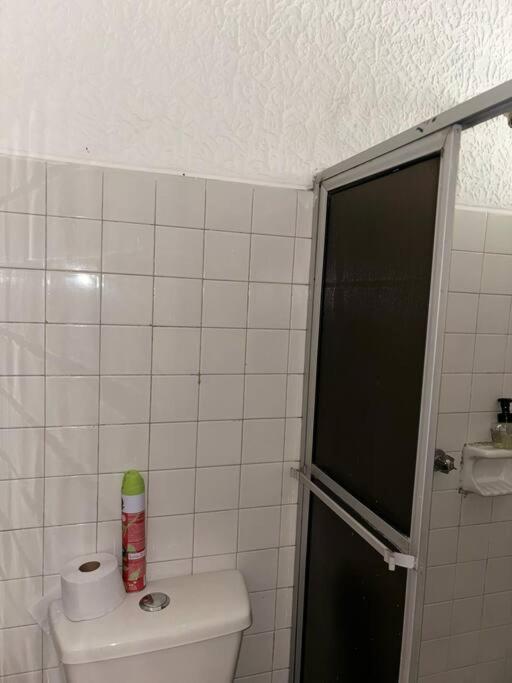 Lujosa casa, excelente sector, amplia con piscina