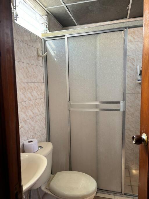 Lujosa casa, excelente sector, amplia con piscina