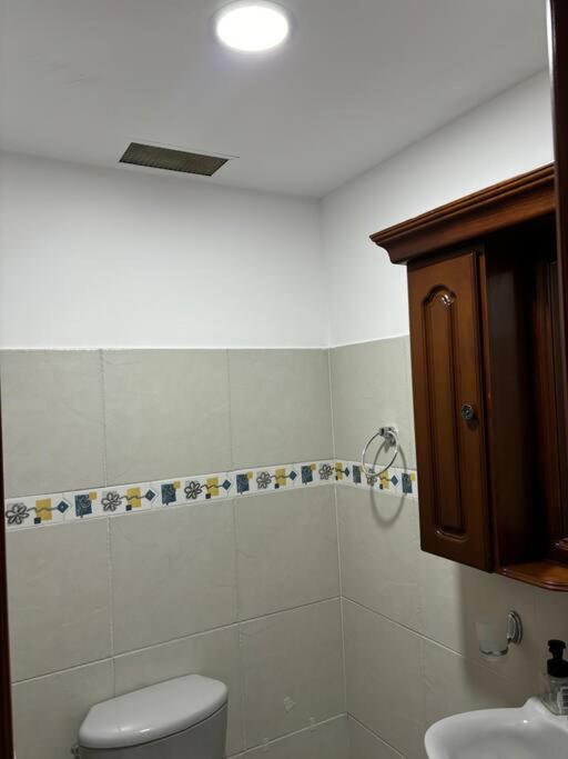 Lujosa casa, excelente sector, amplia con piscina