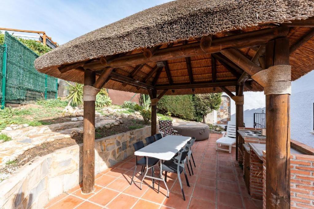 VILLA CALIU
