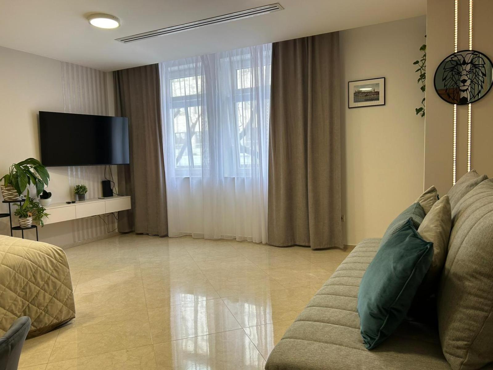 LEO Apartment FREE PARKING - President Palace
