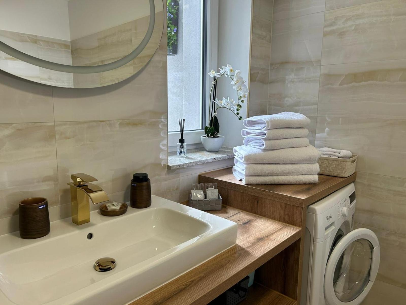 LEO Apartment FREE PARKING - President Palace