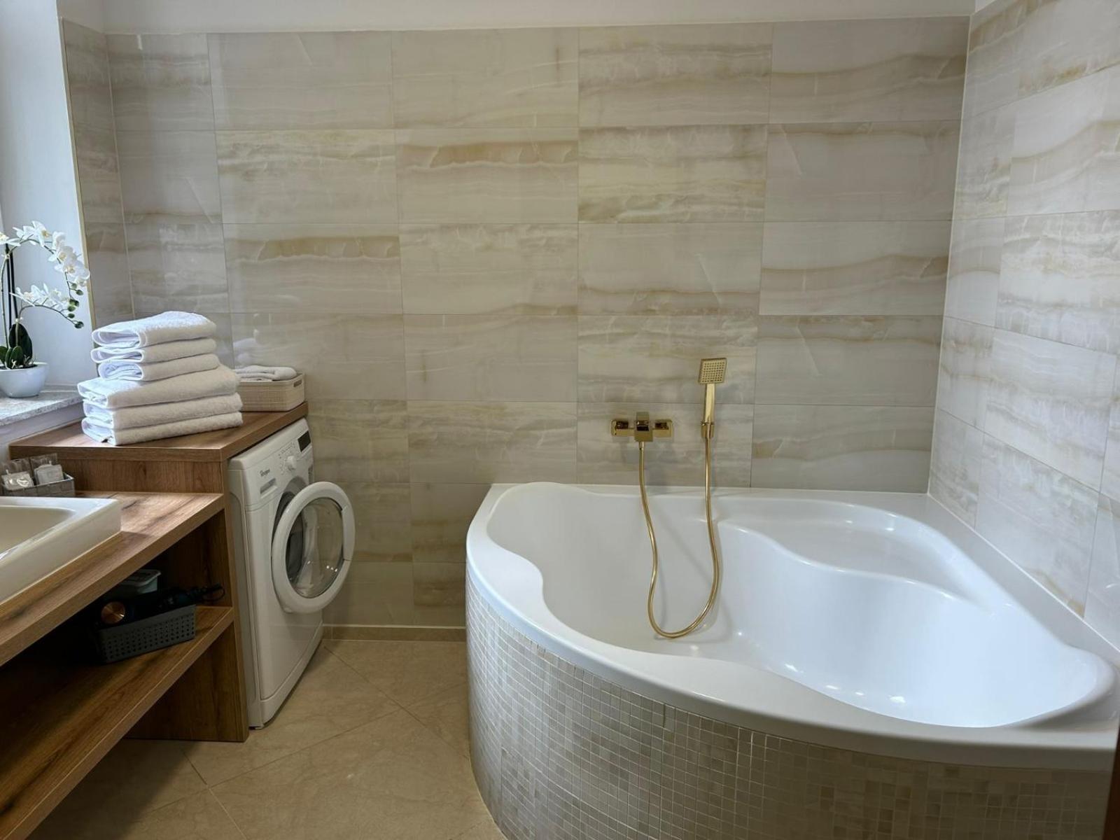 LEO Apartment FREE PARKING - President Palace