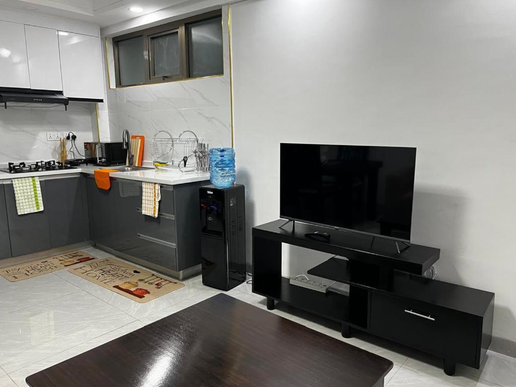 Deluxe 1-bedroom apartment in Kilimani. view 2