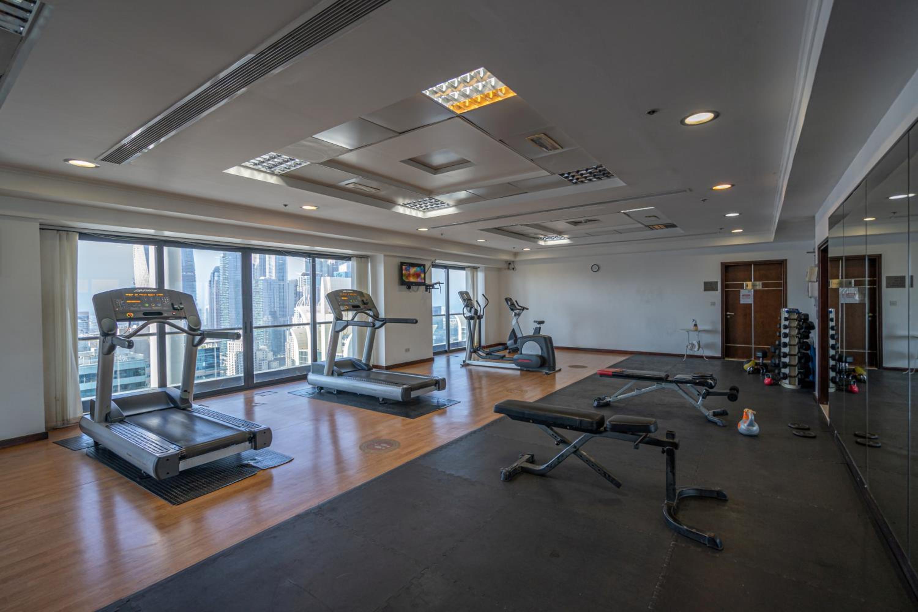 Click Stay - JLT - Studio & Balcony Lakes view Entire Apartment -JN