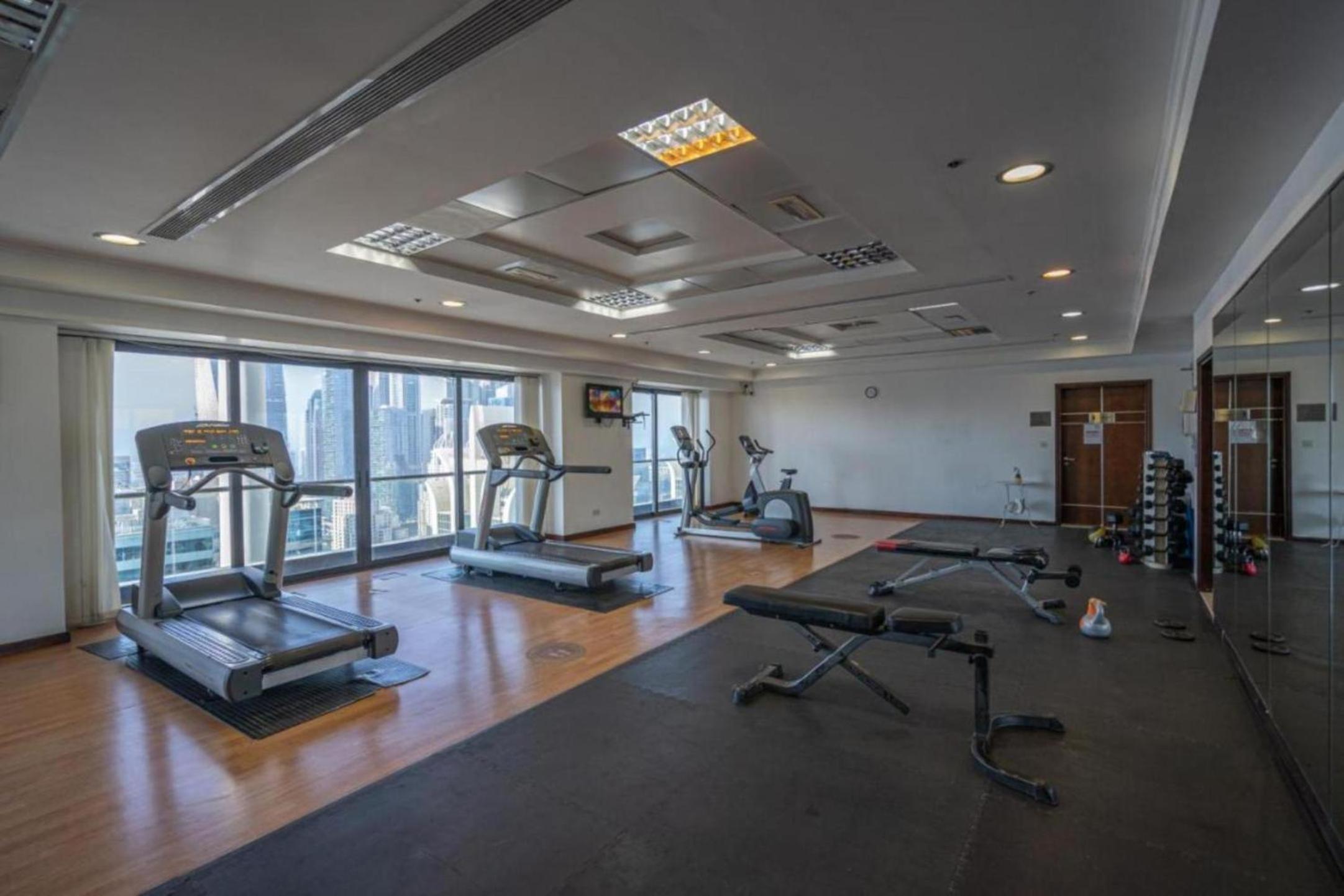 Click Stay - JLT - Studio & Balcony Lakes view Entire Apartment -JN
