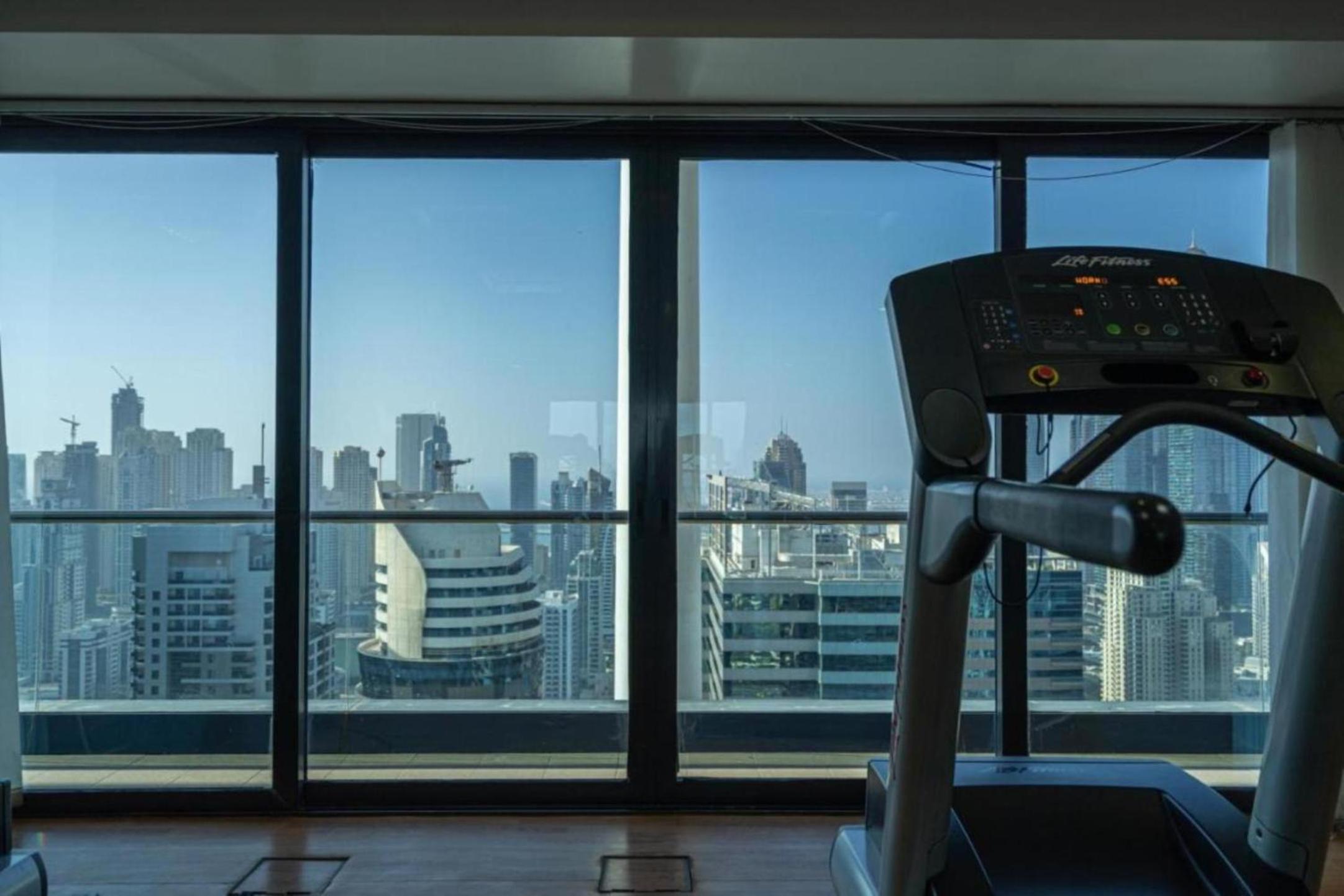 Click Stay - JLT - Studio & Balcony Lakes view Entire Apartment -JN