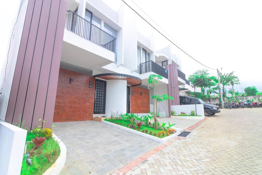Villa Ree Private Pool and Balcony view 5