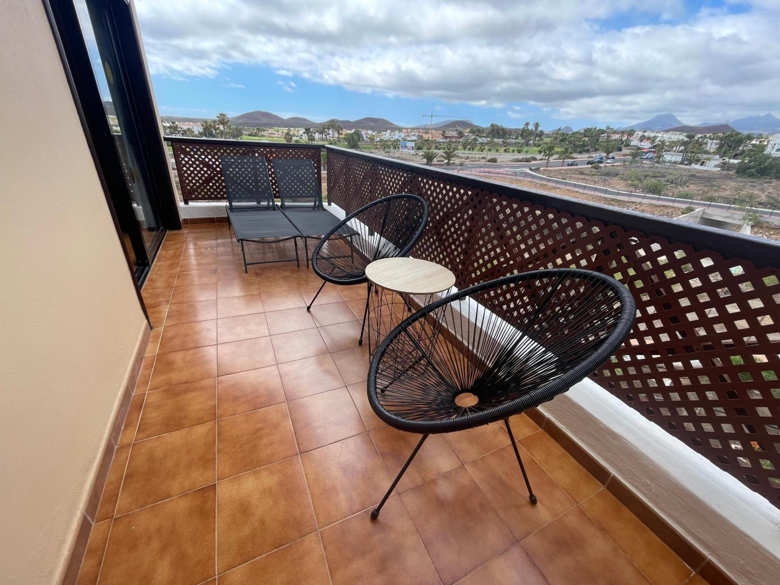 Hygge Home with Seaside and Golf-View Balcony