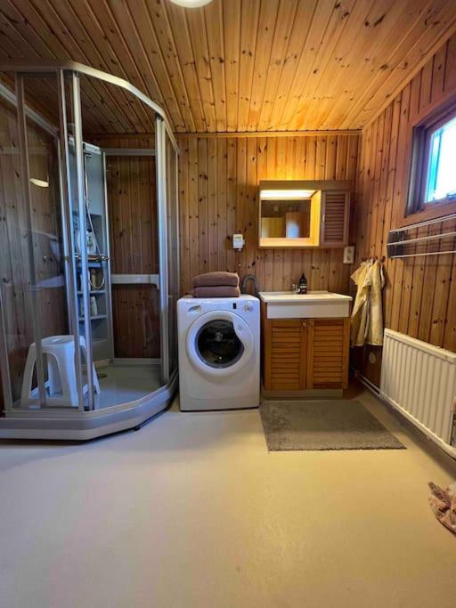 Stuga i Björkäng med havsutsikt!