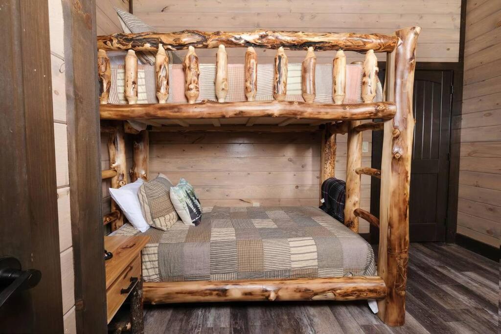 Majestic Pines Lodge