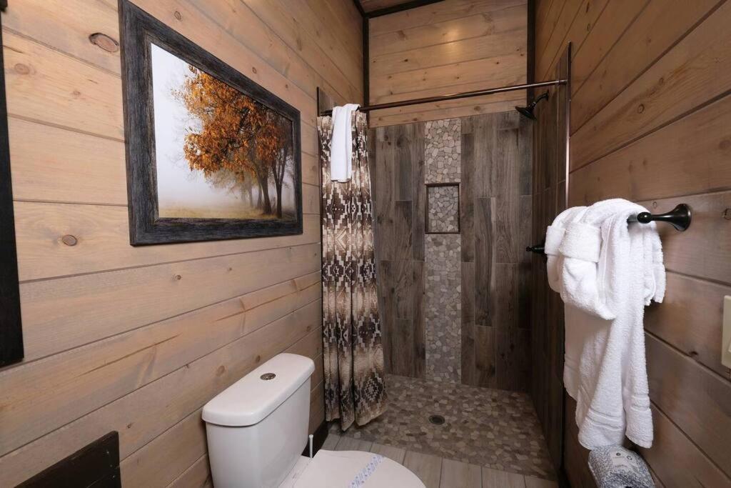 Majestic Pines Lodge