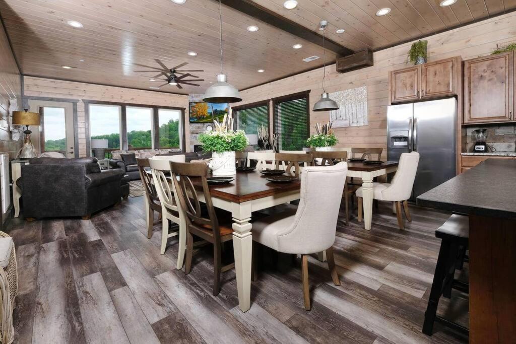Majestic Pines Lodge