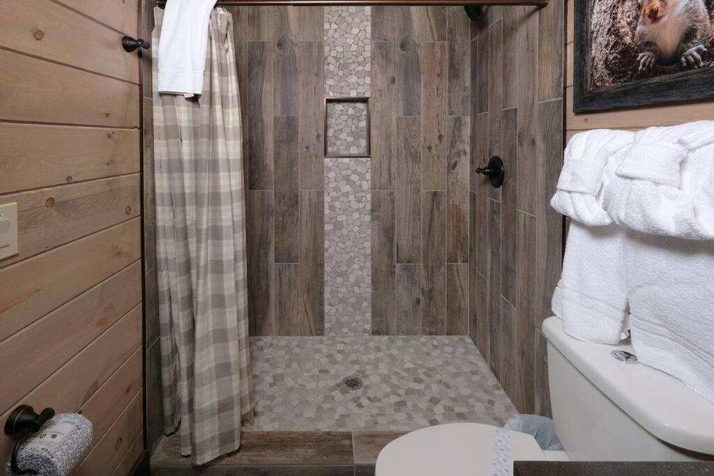 Majestic Pines Lodge
