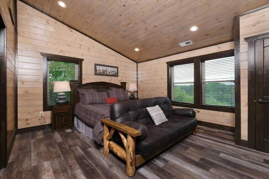Majestic Pines Lodge
