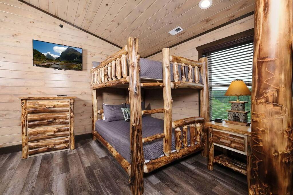 Majestic Pines Lodge