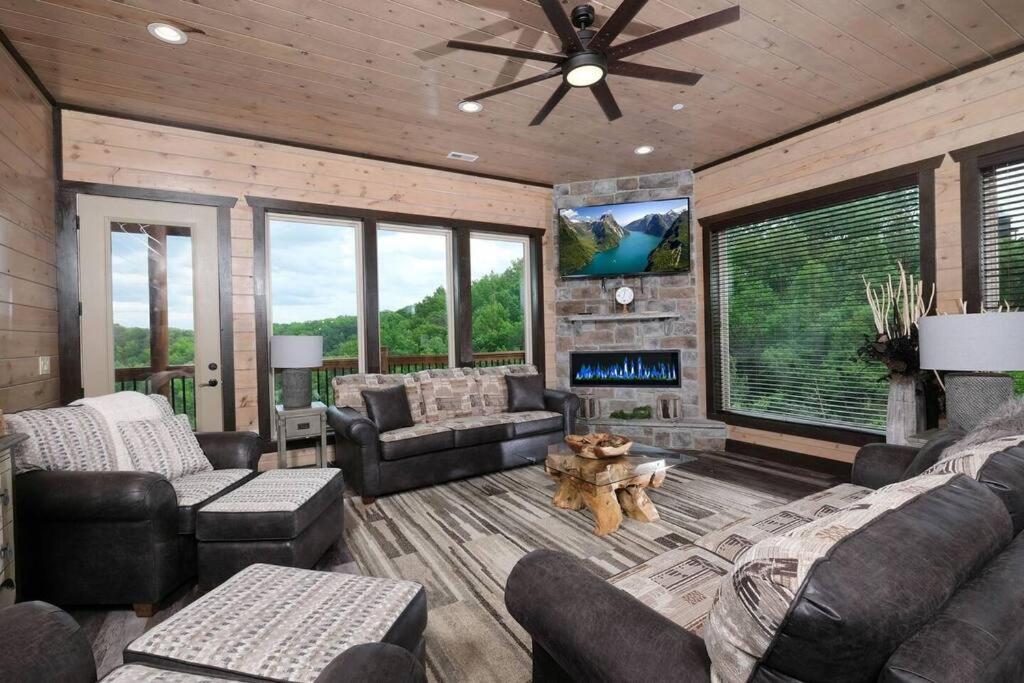 Majestic Pines Lodge