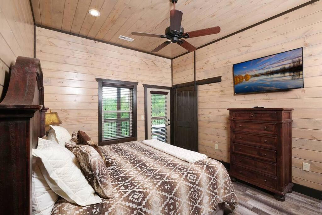 Majestic Pines Lodge