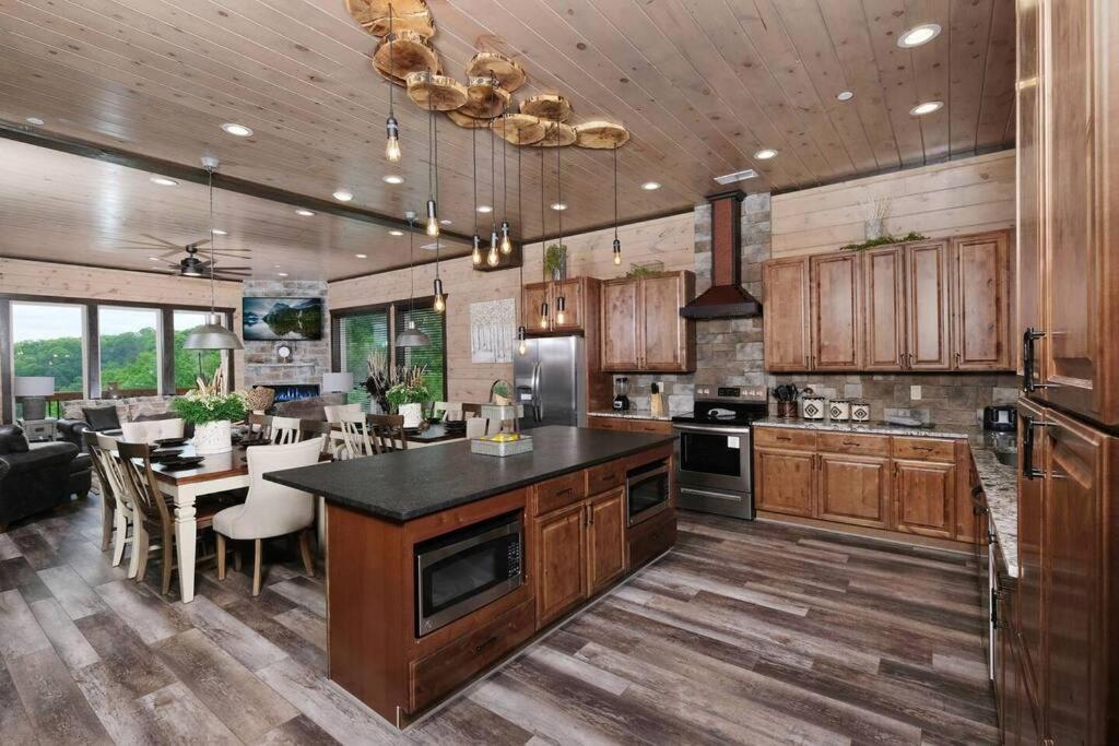 Majestic Pines Lodge