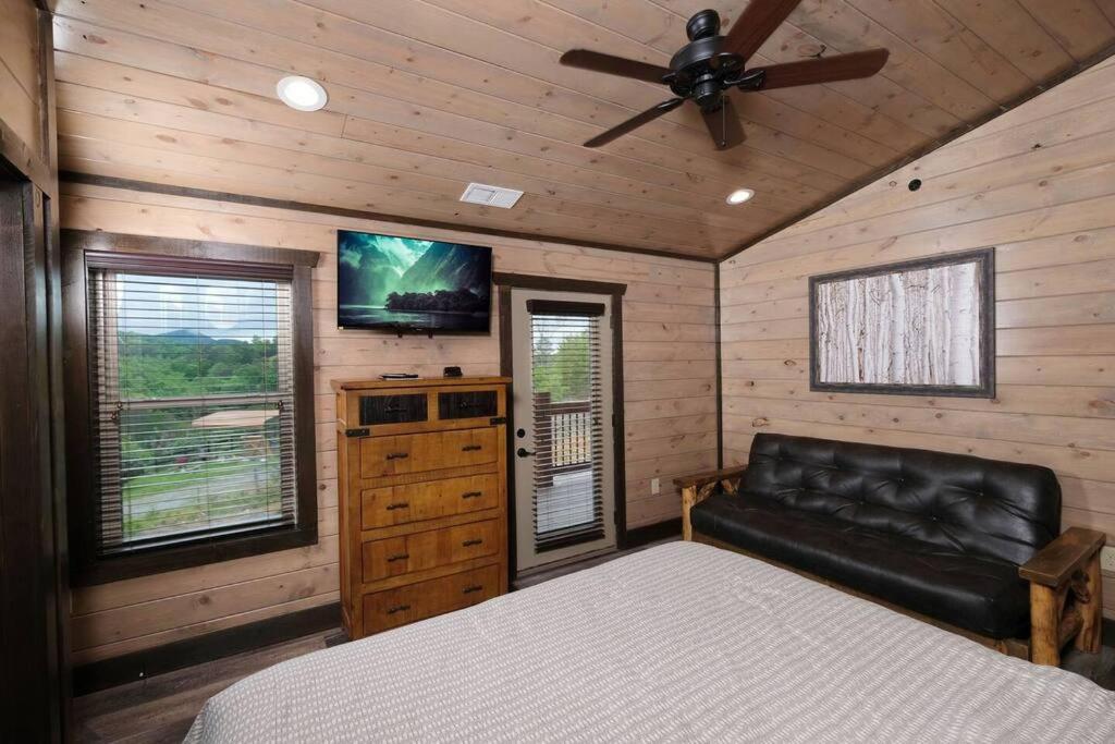 Majestic Pines Lodge
