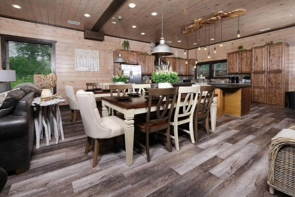 Majestic Pines Lodge