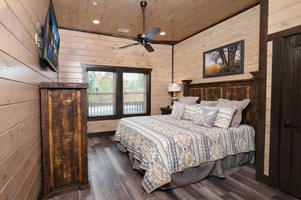 Majestic Pines Lodge