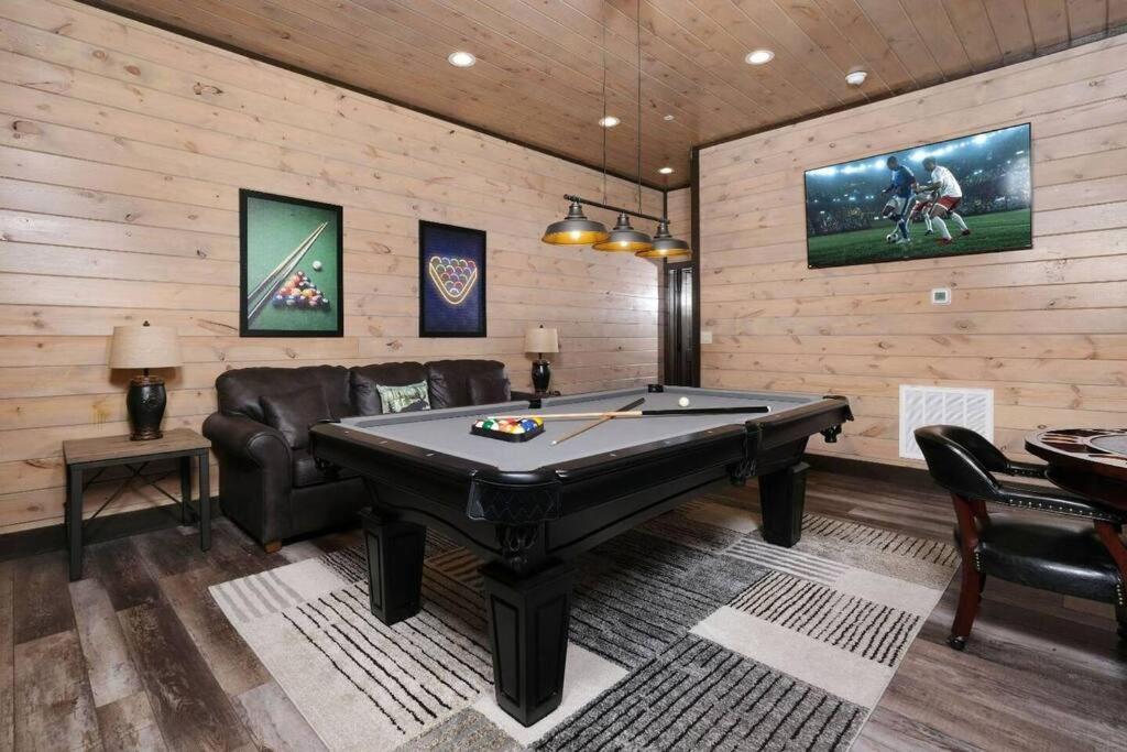 Majestic Pines Lodge
