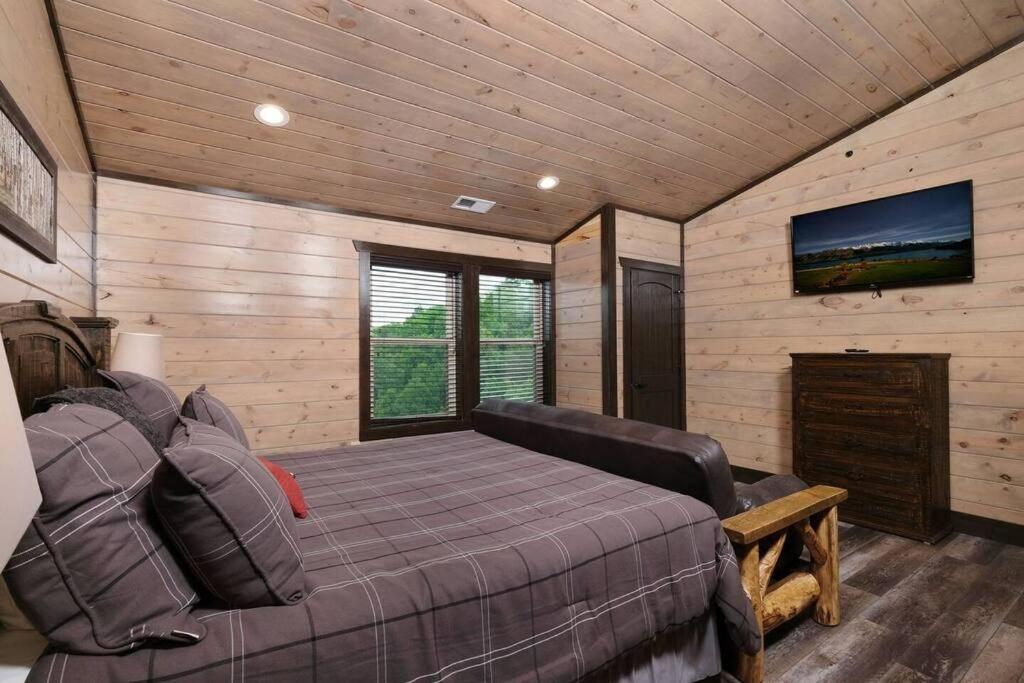 Majestic Pines Lodge