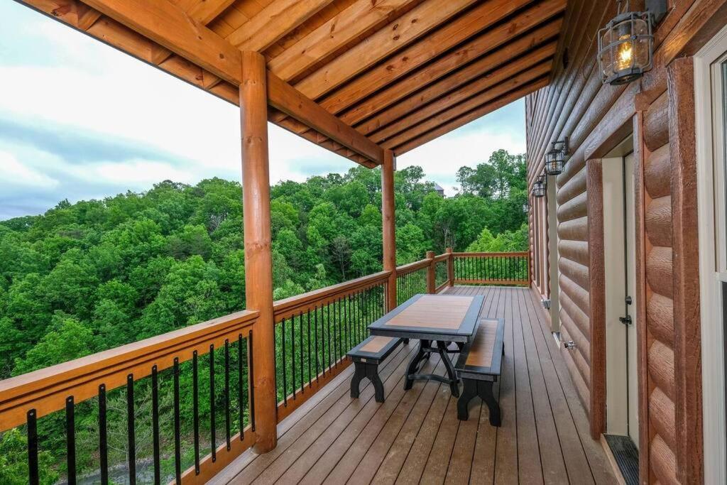 Majestic Pines Lodge