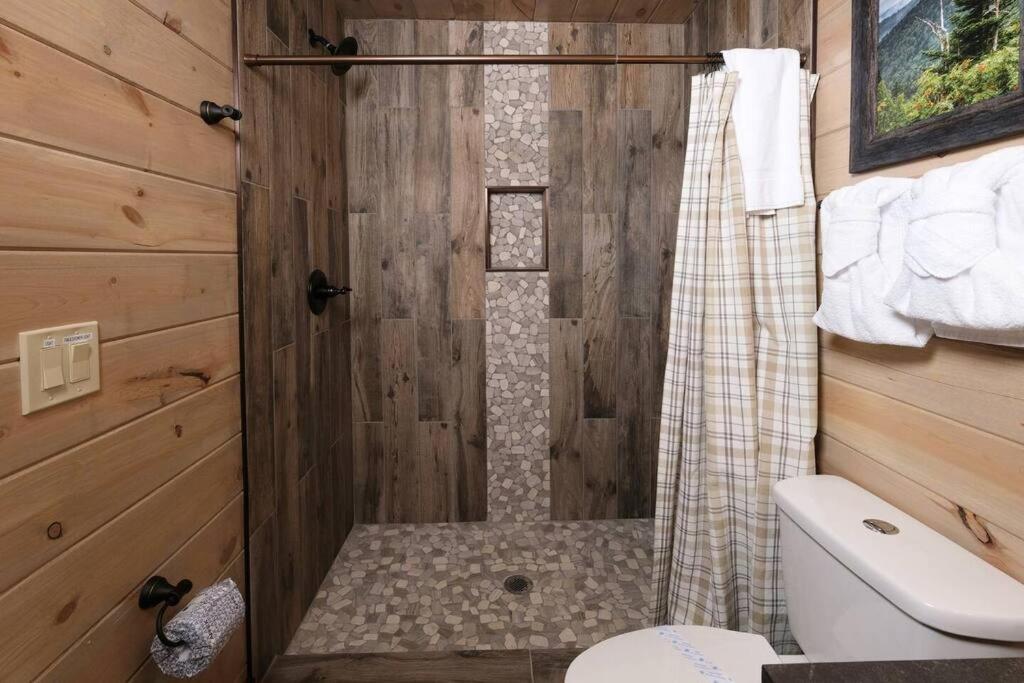 Majestic Pines Lodge