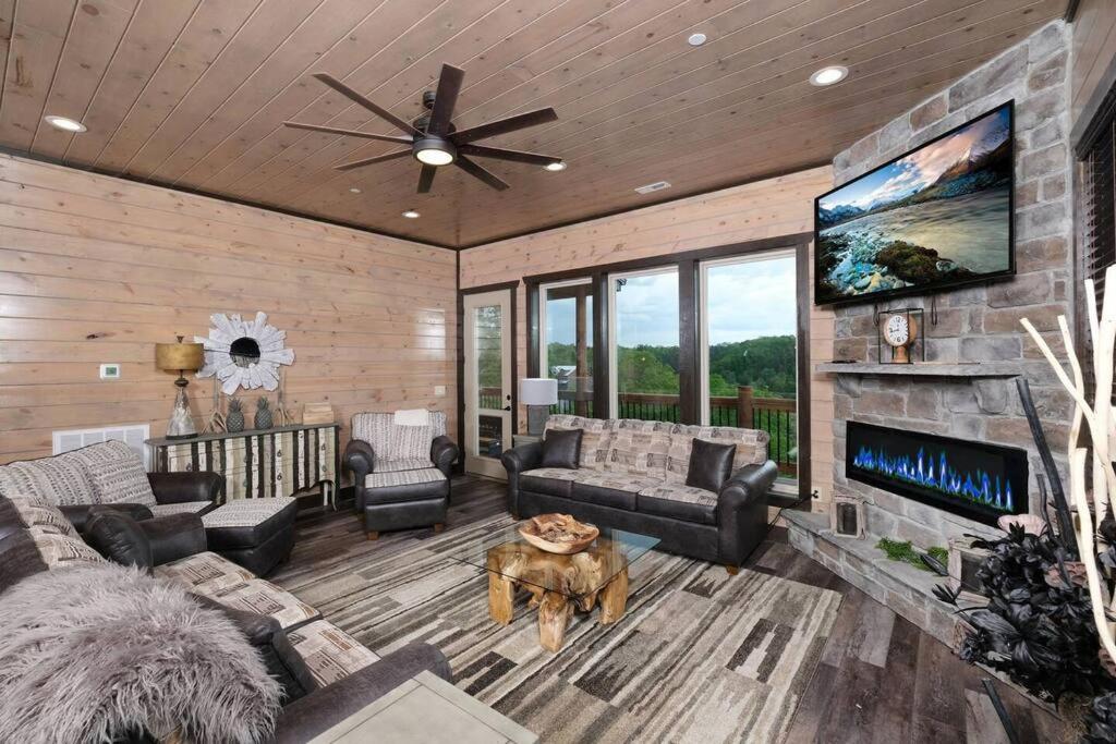 Majestic Pines Lodge