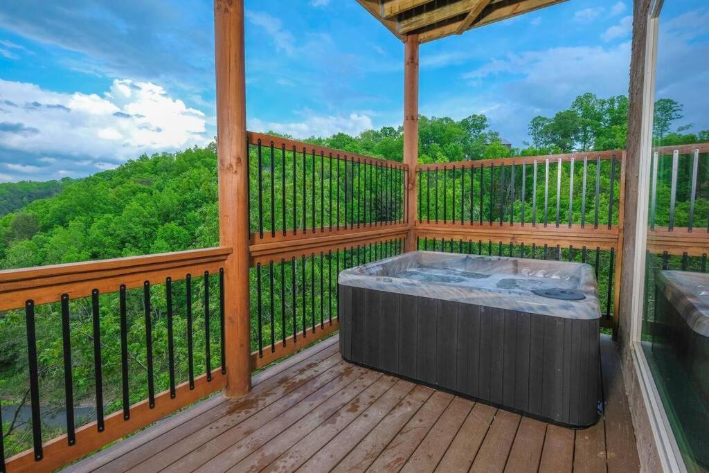 Majestic Pines Lodge