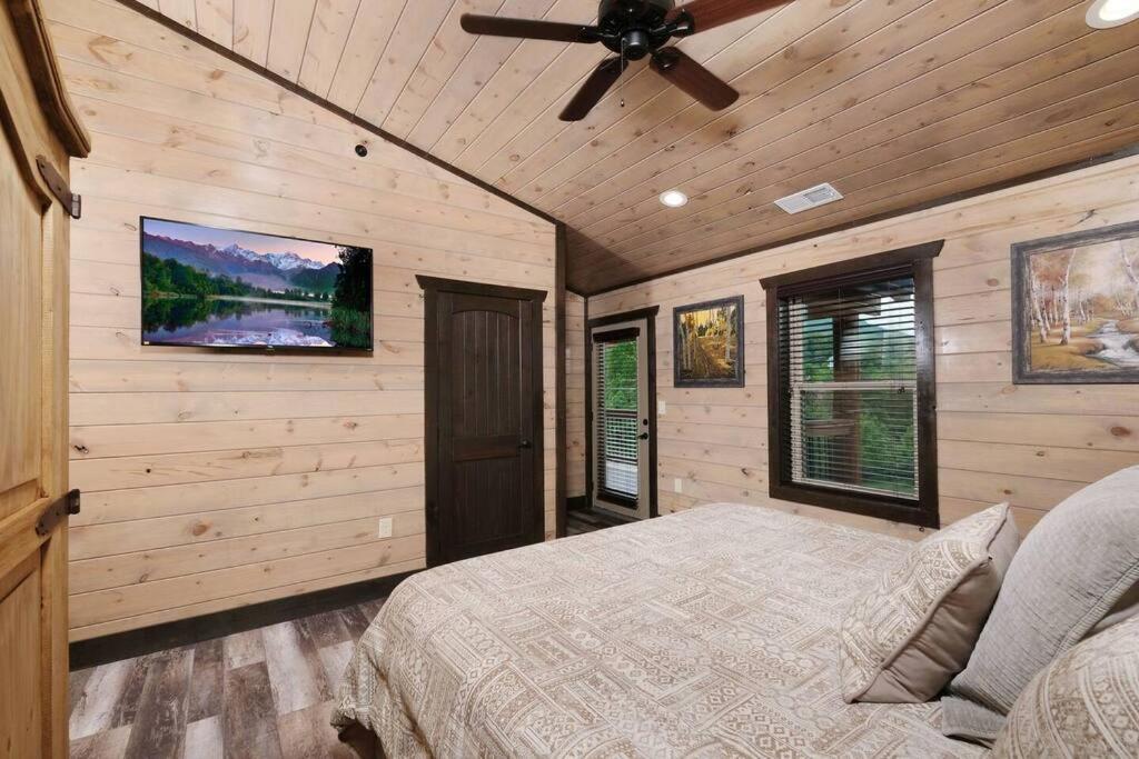 Majestic Pines Lodge