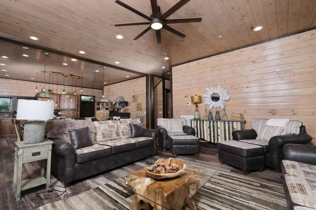Majestic Pines Lodge
