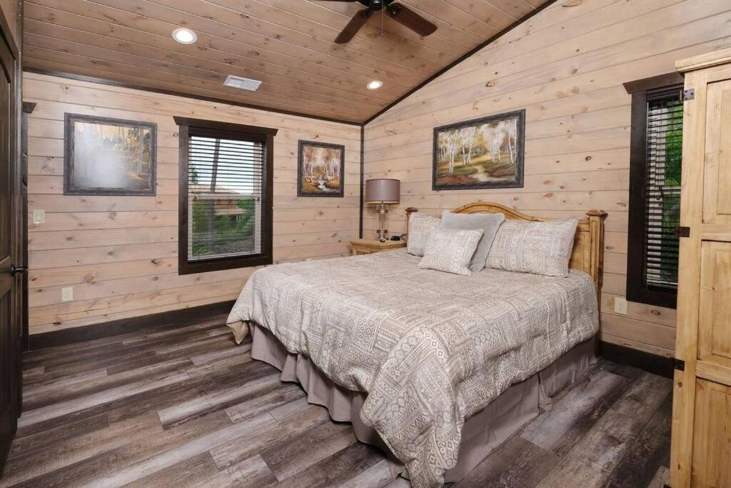 Majestic Pines Lodge
