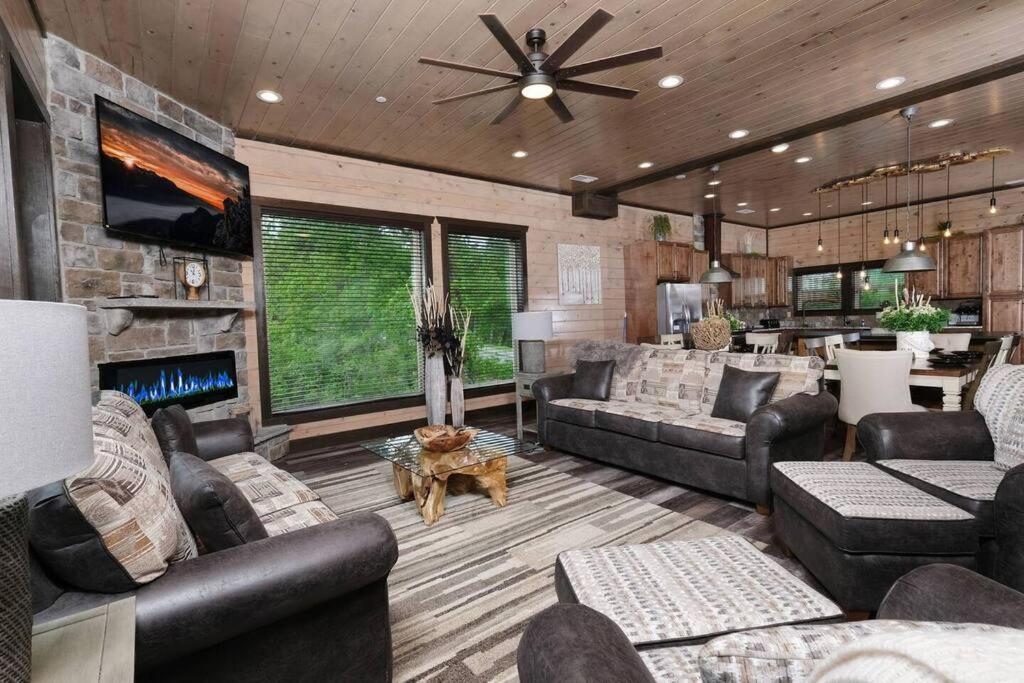 Majestic Pines Lodge
