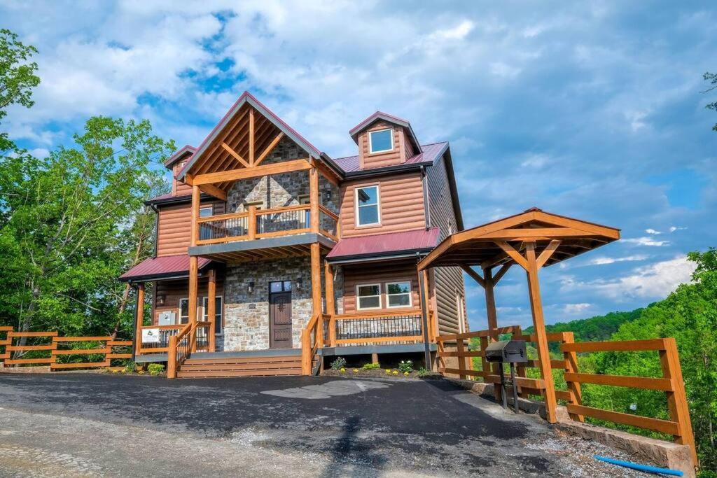 Majestic Pines Lodge