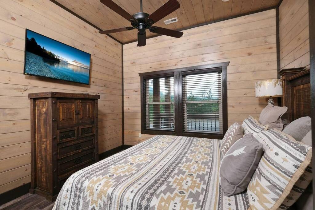 Majestic Pines Lodge