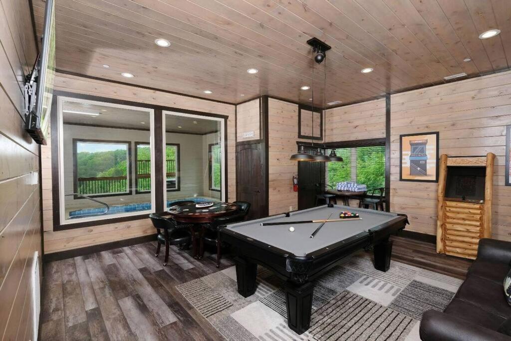 Majestic Pines Lodge