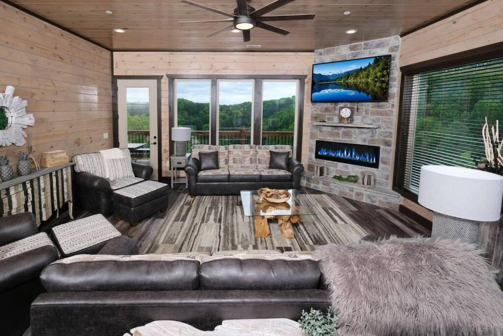 Majestic Pines Lodge