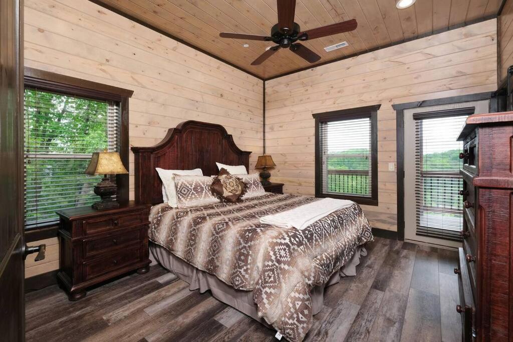 Majestic Pines Lodge