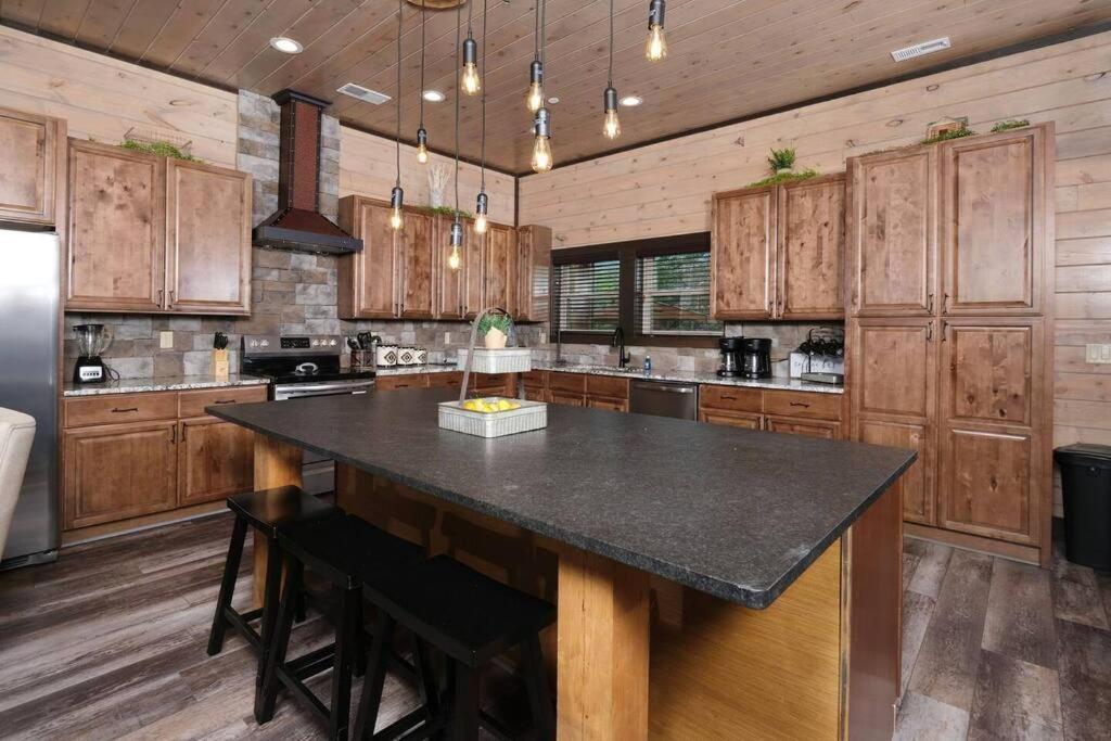 Majestic Pines Lodge