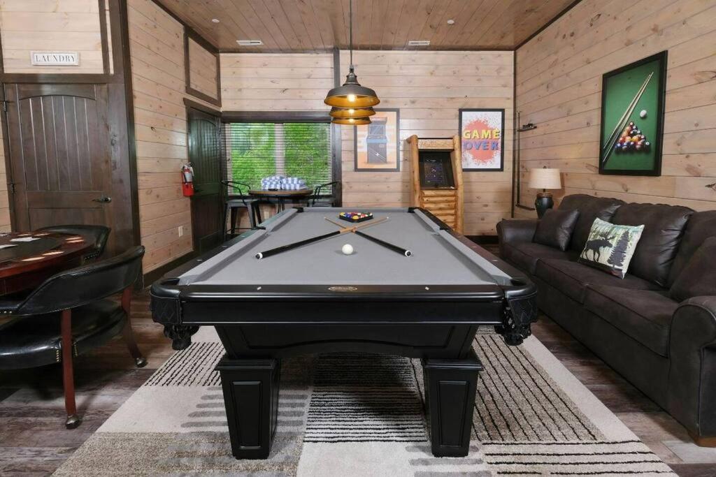Majestic Pines Lodge