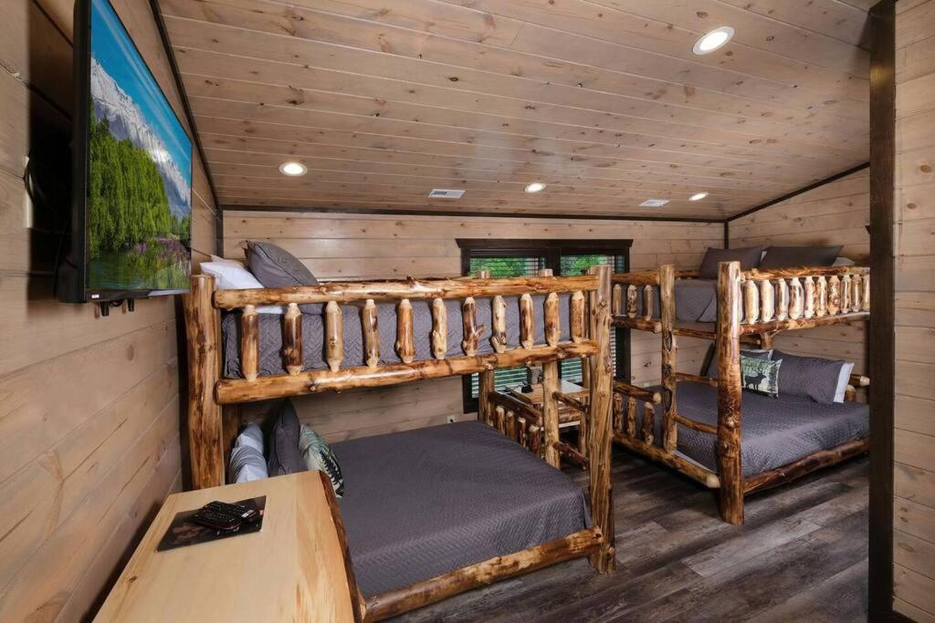 Majestic Pines Lodge