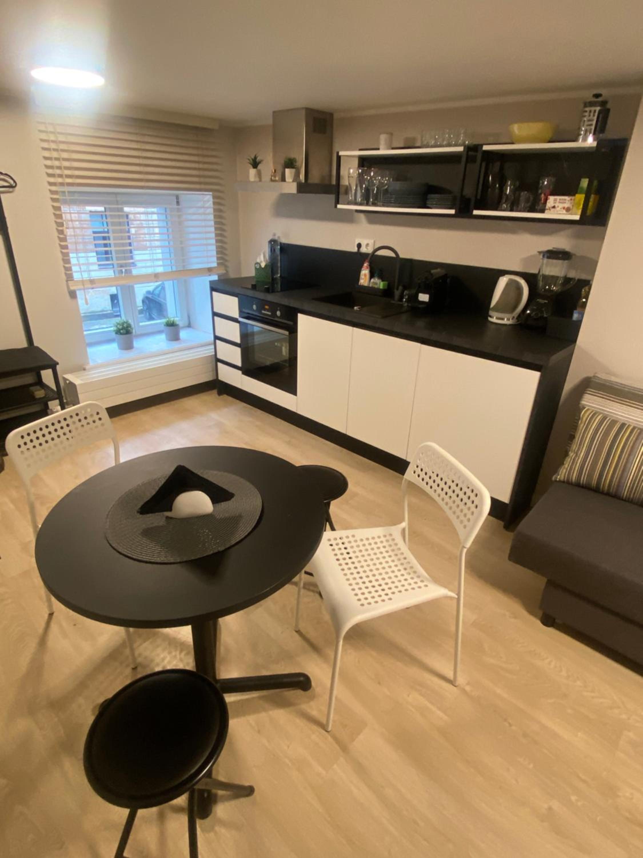 Cozy 2 Rooms Apartment in quiet center view 5