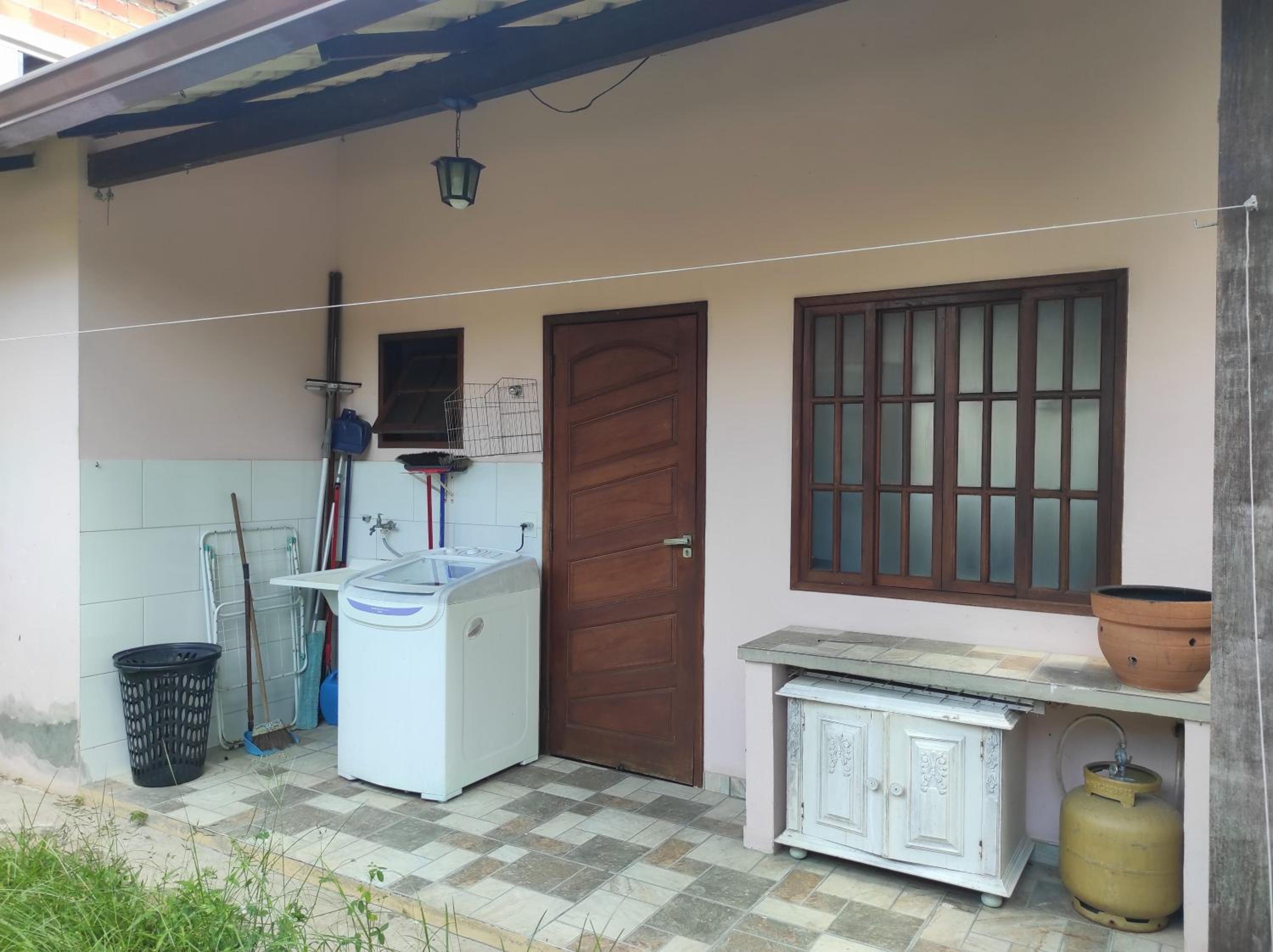 Casa 2 qtos, sendo suíte com cama Queen ar condicionado