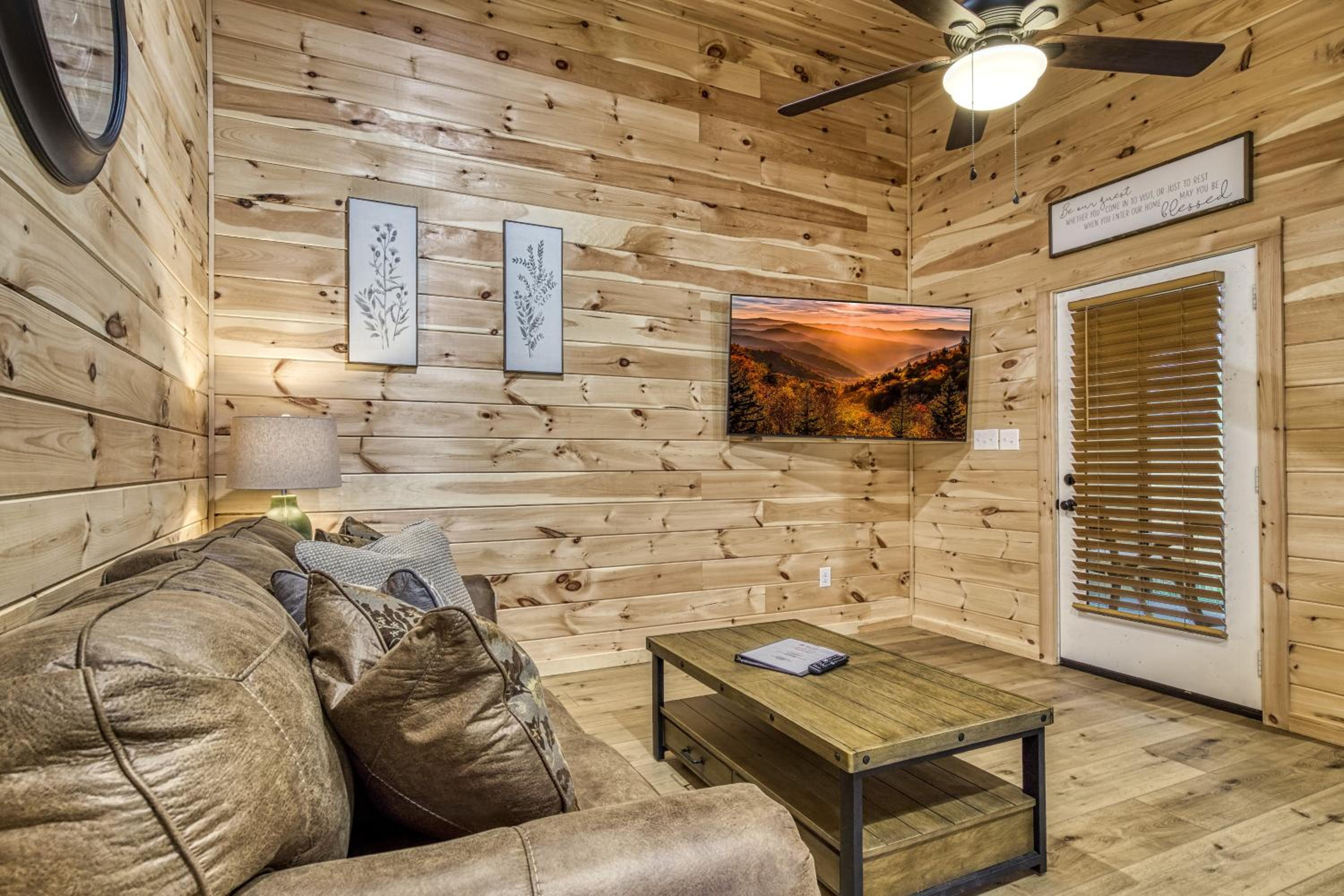 Natures Getaway, Pickleball Court, Creek, WIFI, Mountain Views, Starting at 79